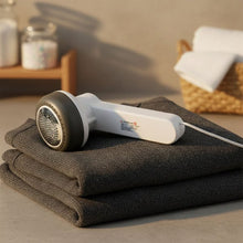 Rechargeable fabric lint remover